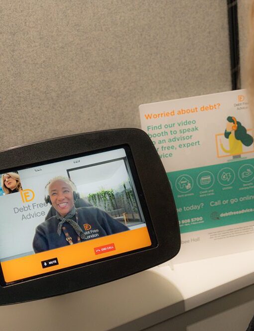 Debt Free Advice Advisor on the other end ready to speak to users.